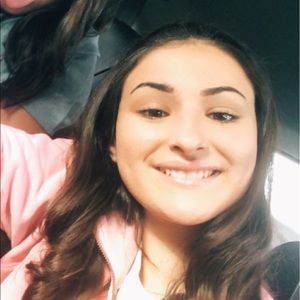 Meet your Posher, Elise